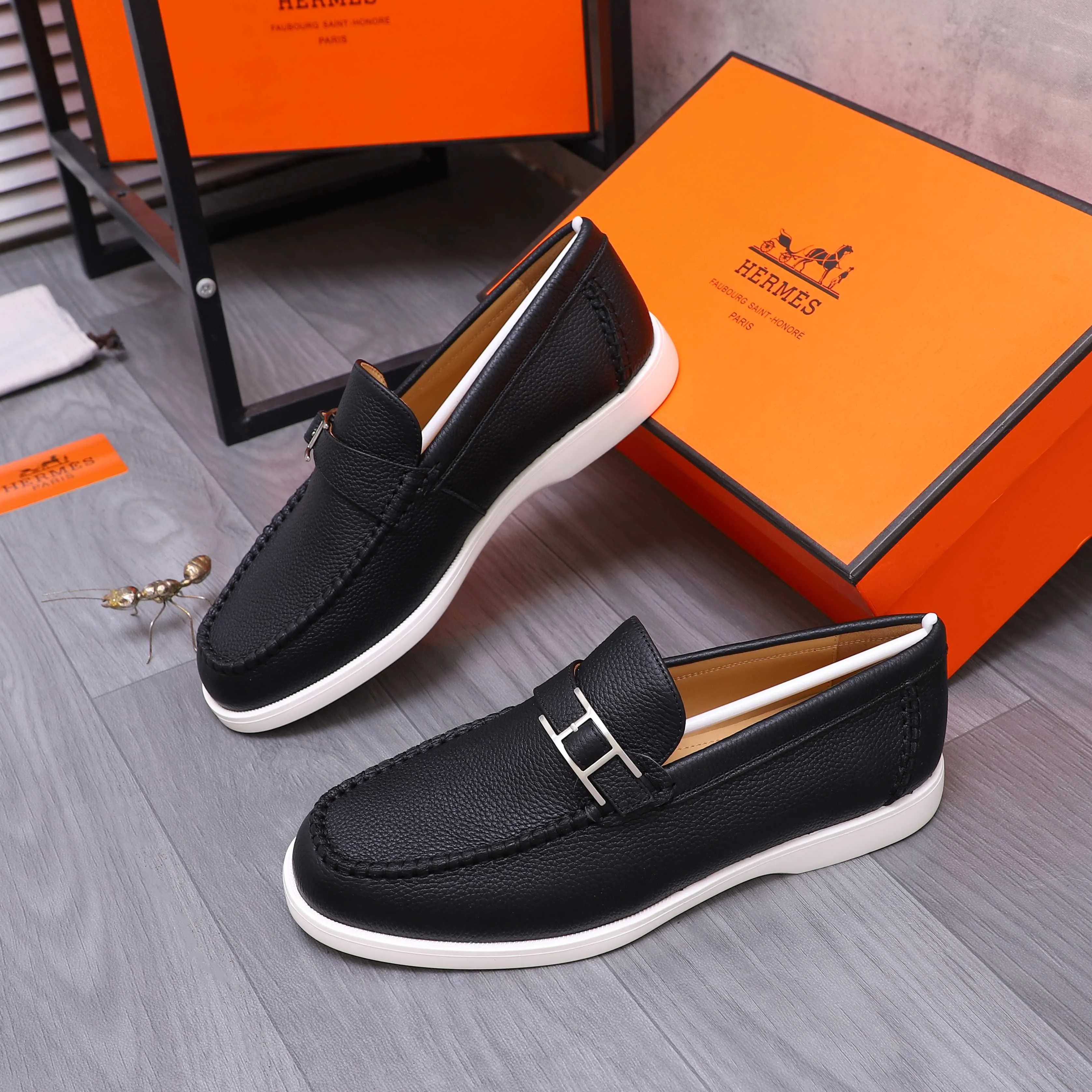Men's shoes 💰p560 Product trademark: HERMES "Hermes" casual slip-on men's shoes. Regular size: 38-46 (45.46 is custom-made and non-returnable) Product materials: Selected pebbled cowhide upper, cowhide lining, original foam rubber ultra-light sole